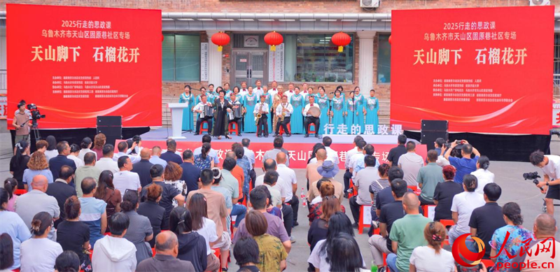 固原巷社區(qū)星光老年合唱團(tuán)表演。人民網(wǎng) 李欣洋攝