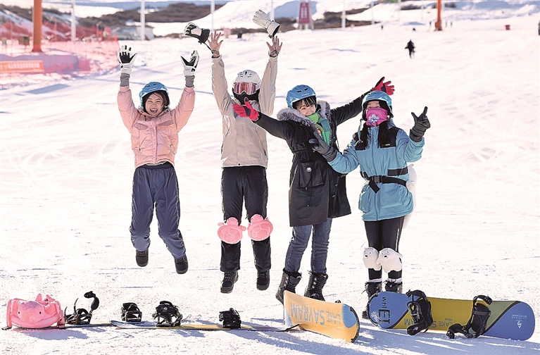 讓更多人愛上滑雪——新疆：冰雪運動火遍天山南北